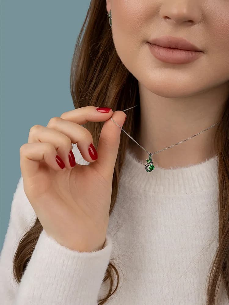 Украшение из серебра с вставкой камня изумруд - 1